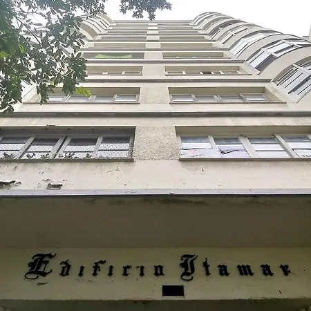 Maravilhoso Loft Em Copacabana A 150 Metros Da Praia Com Um Varandao Em Meio Ao Verde.-3
