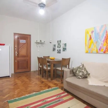 Apartamento charmoso na praia de Copacabana-3