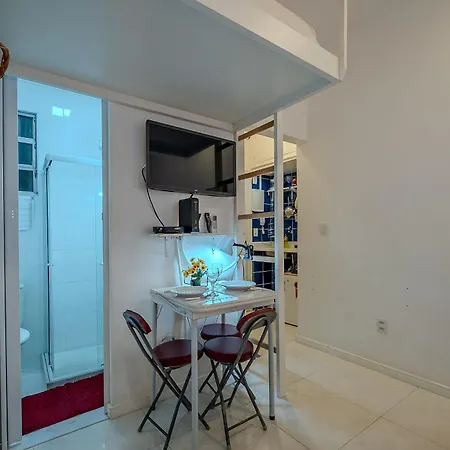 Studio na quadra da praia de Copacabana-3