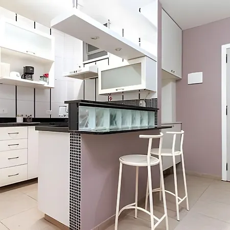 Studio Copacabana c/ Lavanderia - 500m da Praia e Metro-2