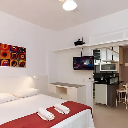Studio Copacabana c/ Lavanderia - 500m da Praia e Metro-3