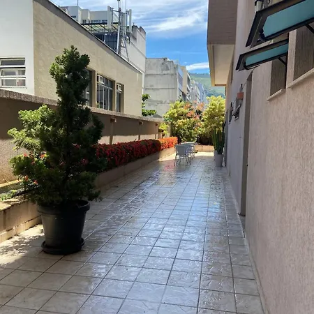 Cobertura com hidro, garagem, academia e portaria 24 horas - Arpoador-3