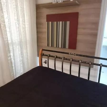 8 a 10 minutos a pe para praia Posto9-3