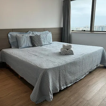 Flat com VISTA de CINEMA para Praia da BARRA da Tijuca - 5 min da PRAIA - Ar Condicionado, Portaria 24h, Wi-Fi 500 Mbps, Piscina, Academia, Sauna, Quadra de Tênis-3