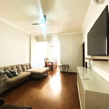 Amplo Apartamento no Posto 4-3