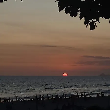 Lindo por do sol pe na areia-3
