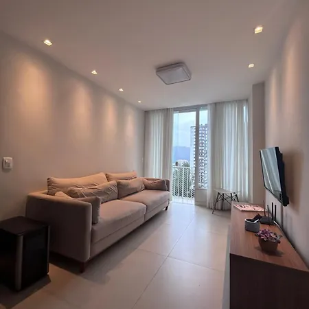 Apartamento Moderno na Praia com Home Office Ideal-2