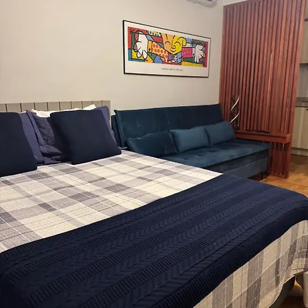 Studio Copacabana 222-3