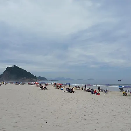 quarto em frente a praia com banheiro privativo em um apartamento compartilhador - oom with private bathroom in a shared apartment-3