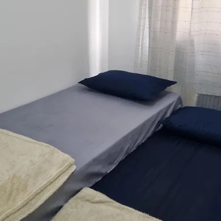 8 a 10 minutos a pe para praia Posto9-2