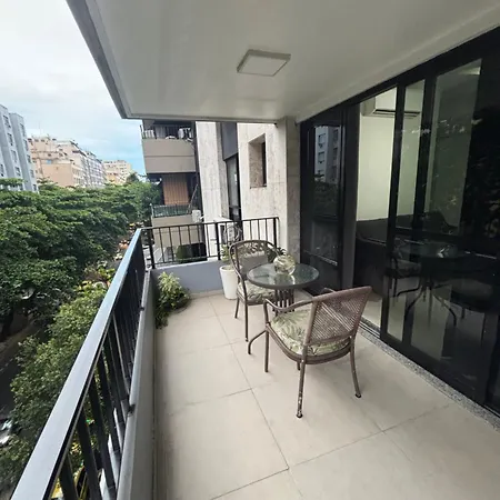Apt perto da praia c vaga e arrumadeira e janelas anti ruídos-3