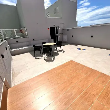 Apartamento de 2 quartos, com piscina e há 10 km de copacabana-3
