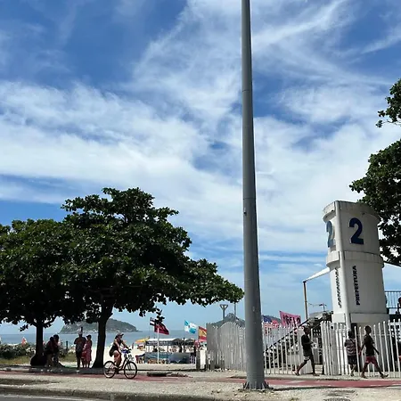 Casa com piscina e churrasqueria privativa na praia do Pepê a apenas 80 metros do mar-3