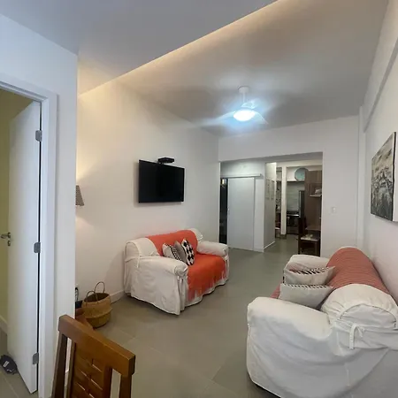 Ótima localização a 2 quadras da praia!Amei-2