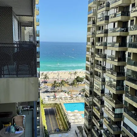 Apartamentos em Frente a Praia da Barra, posto 6-3