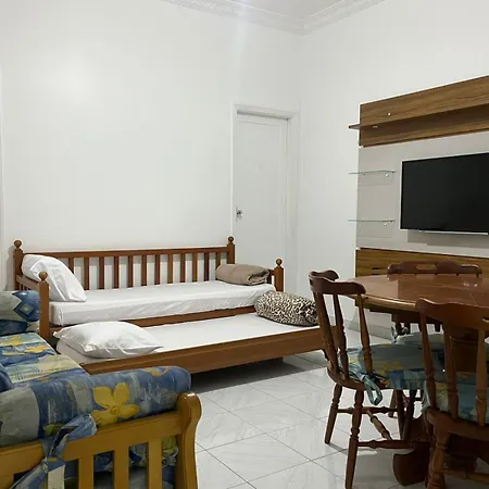 Apartamento frente à Praia de Copacabana-3