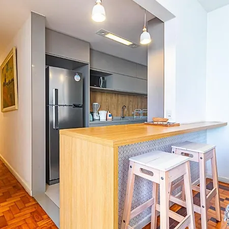 Apartamento no coração de Copacabana - Localização privilegiada - 50 metros da praia-2
