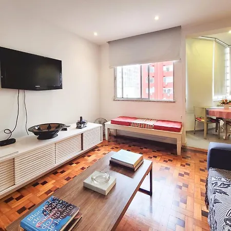 Apartamento no coração de Copacabana - Localização privilegiada - 50 metros da praia-3