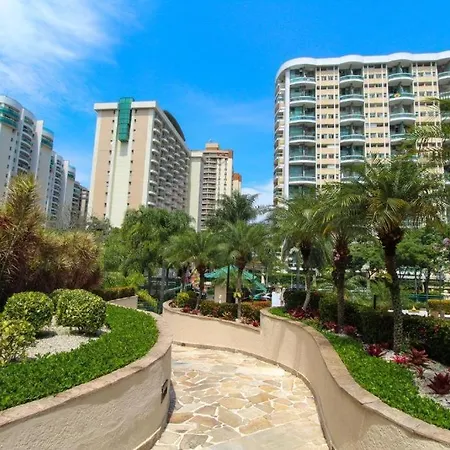 Magnifico Flat na Barra da Tijuca 704, com Linda Piscina, Academia, Balsa para Praia, Microondas, Frigobar, Tv Smart, Varanda e Mesa para Trabalho-2