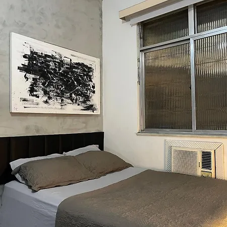 Studio em Copacabana a 65 metros da praia, posto 5-2