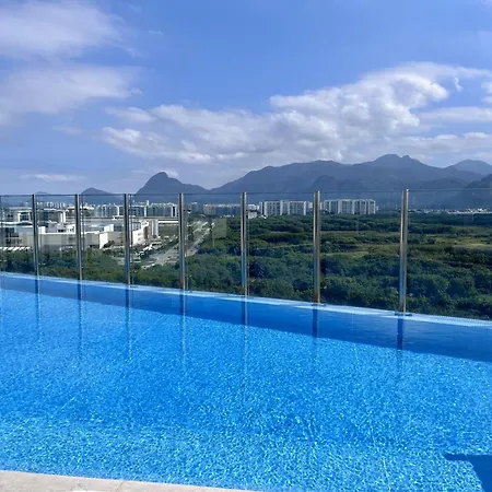Suíte com jardim e piscina na Barra RJ-3