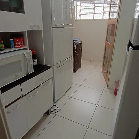 Quarto em Apartamento Compartilhado-2