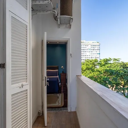 Apartamento em Copacabana com Varanda 2 quartos-2