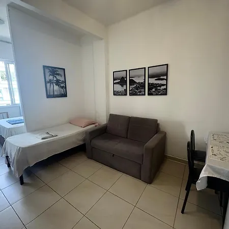 STUDIO com entrada na Av Atlântica praia de Copacabana, próximo de Ipanema, ar , Wi-Fi e Netflix, pauloangerami AA3806-3