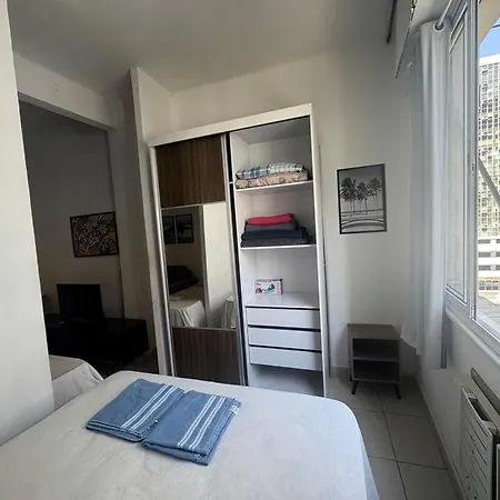 STUDIO com entrada na Av Atlântica praia de Copacabana, próximo de Ipanema, ar , Wi-Fi e Netflix, pauloangerami AA3806-2