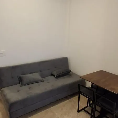 Seja Bem vindo ao seu refugio urbano na quadra da praia projetado para quem não abre mão de conforto e nosso studio une uma localização imbatível perfeito para casais em férias família e amigos que precisam de um ambiente funcional e inspirador-3
