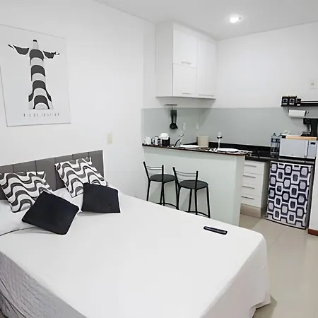 STUDIO - PRAIA de BOTAFOGO - 400m do Metrô Botafogo - Excelente Localização - Wi Fi - Bares, Restaurantes e 2 Grandes Shoppings - Portaria 24h - TV Claro e Steams-2