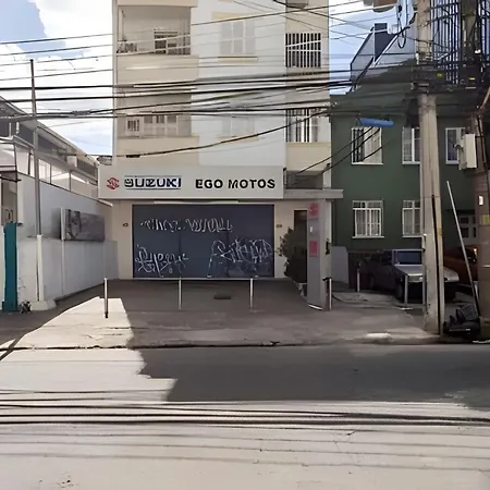 Quarto com Anfitrião RJ-3