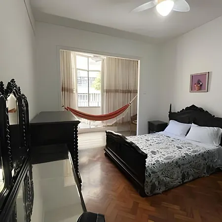 Apto Clássico, 2 quadras da Praia, Copacabana Palace e Metrô - Ar Condicionado - Muito bem Equipado-2
