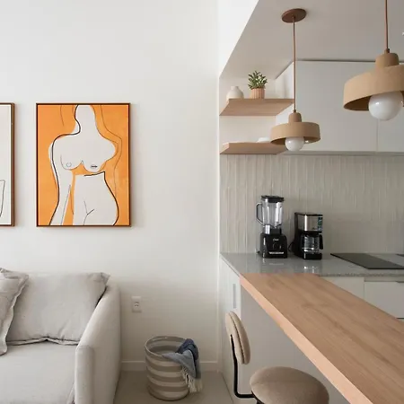New Studio One Block From Copacabana Beach & Ipanema!-2