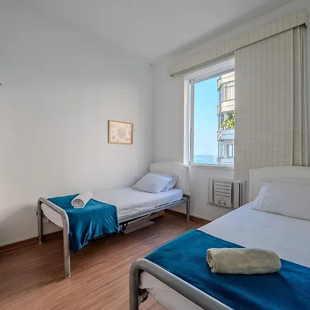 Vista para a praia de Copacabana, quarto e sala-2