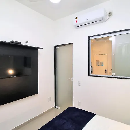 Apartamento para até 5 hóspedes na quadra da praia em Copacabana U051-3