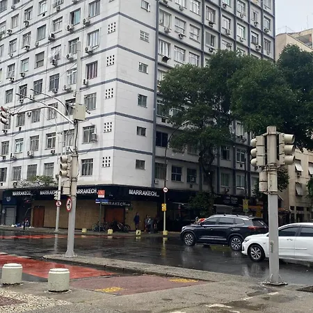 Sol e Mar Copacabana -ar condicionado , geladeira, Wi-Fi e 3 camas a 1 quadra da praia-2