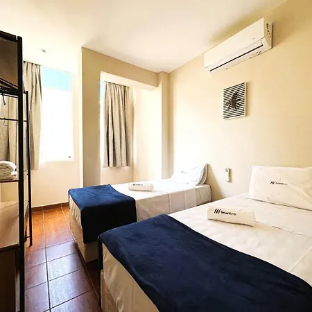 Apartamento com Dois Quartos na Orla de Copacabana-2
