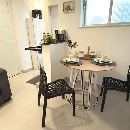 Studio renovado no Leblon Praia, Lagoa e Dias Ferreira a pé-3