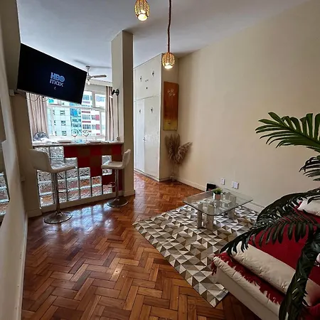 Apartamento em Copacabana com vista lateral do Mar-3