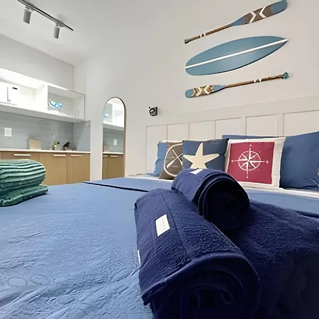 Moderno com piscina e perto da praia-3