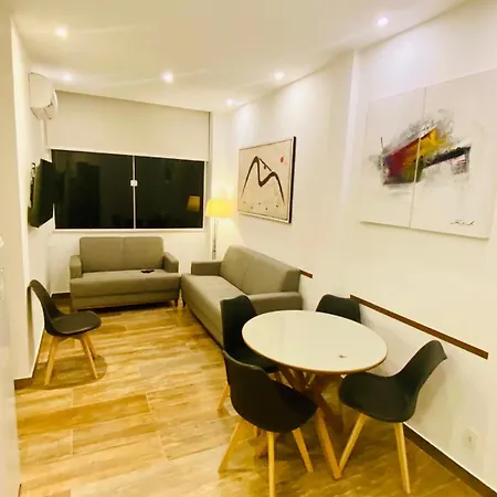 Apartamento Xavier da Silveira 40-2