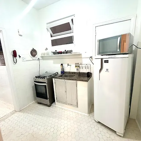 Apartamento completo na praia de COPACABANA, andar alto , espaçoso, ar cond, ,wifi, tv smart, pauloangerami NSC109-3