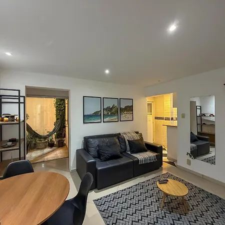Studio em Copacabana a 65 metros da praia, posto 5-3