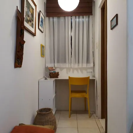 Quarto E Sala Em Copanema-2