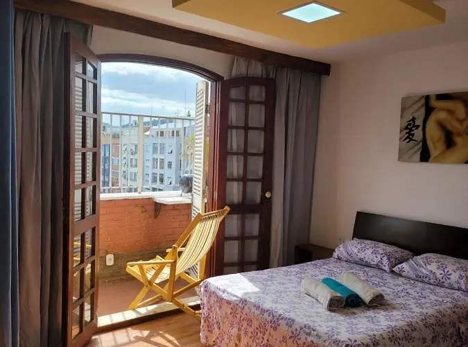 Lindo Flat em Cobertura ao lado da Praia do Posto 6