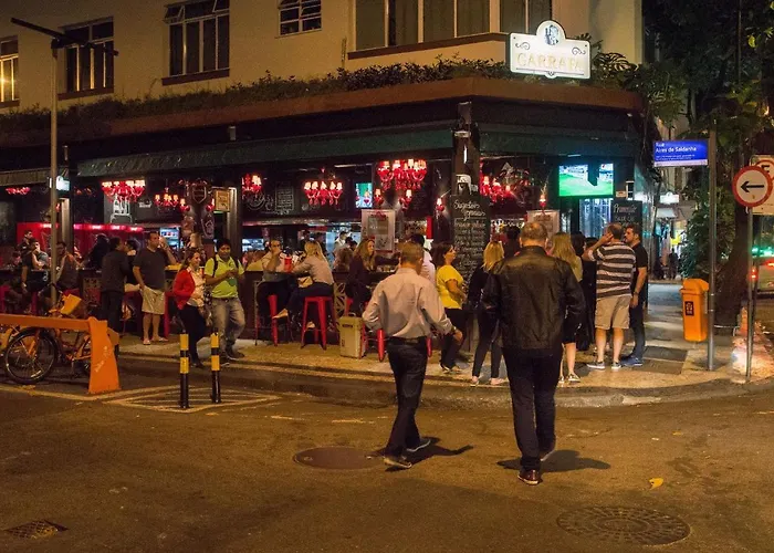 Quarto Triplo no coração de Copacabana
