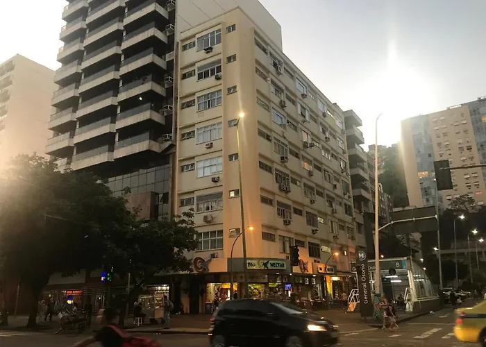 Incrivel quarto sala Ipanema em frente ao metro - Jangadeiros duas quadras da praia