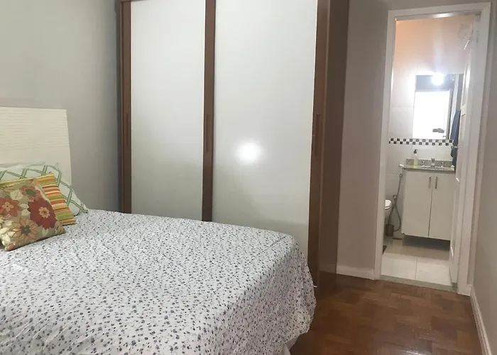 Incrivel quarto sala Ipanema em frente ao metro - Jangadeiros duas quadras da praia