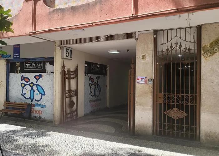 Lindo Flat em Cobertura ao lado da Praia do Posto 6